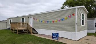 2 Deerwood Park in Centralia, IL - Building Photo