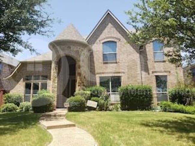 property at 7483 Hidden Cove Ln