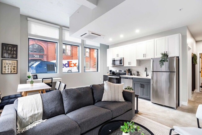205 W 4th St