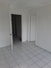 1605 NE Miami Gardens Dr, Unit 105 in Miami, FL - Building Photo - Building Photo