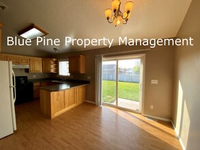 3904 E Lorna Ave in Idaho Falls, ID - Building Photo - Building Photo