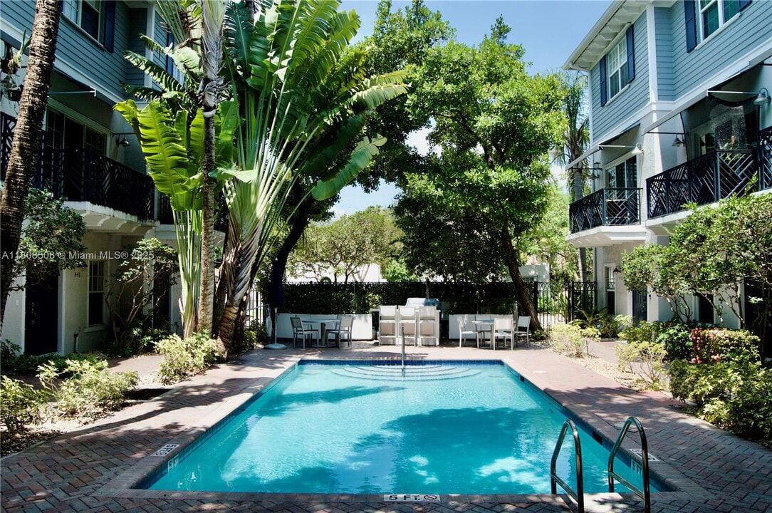 452 NE 2nd Ave in Fort Lauderdale, FL - Building Photo