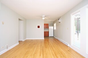 2114 Ivy Rd in Charlottesville, VA - Building Photo