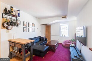 958 N 2nd St in Philadelphia, PA - Building Photo