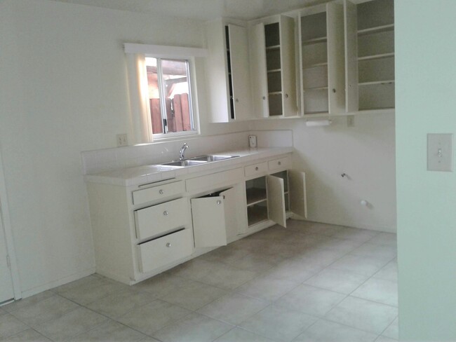 14925 Larch Ave, Unit 14923.5 in Lawndale, CA - Building Photo - Building Photo
