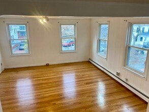 18 Tremont St, Unit #2 in Cambridge, MA - Foto de edificio - Building Photo