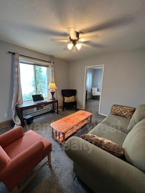1475 Collison Rd in Kelowna, BC - Building Photo - Building Photo