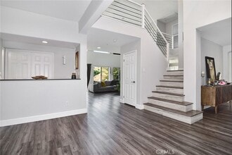 24574 Overland Dr in Los Angeles, CA - Foto de edificio - Building Photo