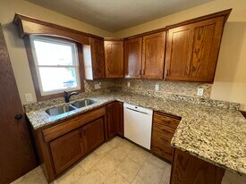 114 10 1/4 St SE in Rochester, MN - Building Photo