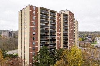 Kings Forest Manor in Hamilton, ON - Building Photo - Building Photo