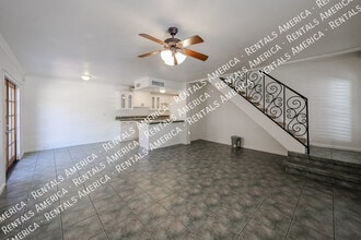 711 E North Ln, Unit 2 in Phoenix, AZ - Building Photo - Building Photo