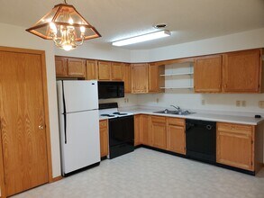 438 Western Ave in Fergus Falls, MN - Building Photo - Building Photo