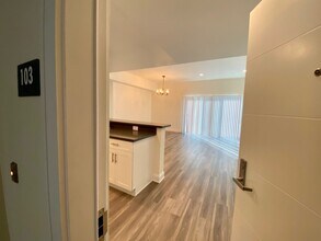 14934 Burbank Blvd in Los Angeles, CA - Building Photo - Building Photo
