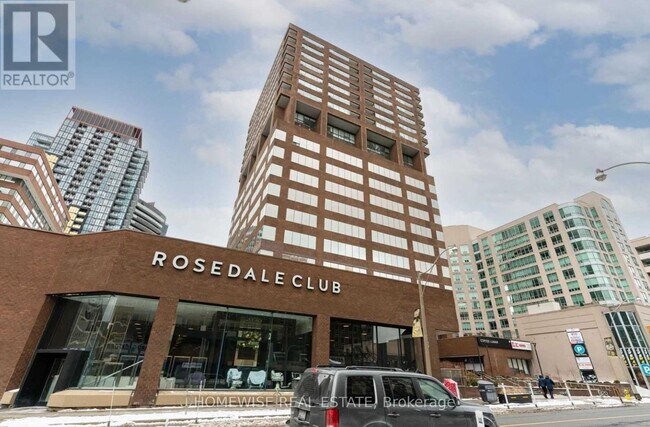 property at 914 Yonge St