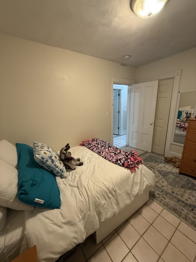 190 L St, Unit 1 in Boston, MA - Foto de edificio - Building Photo