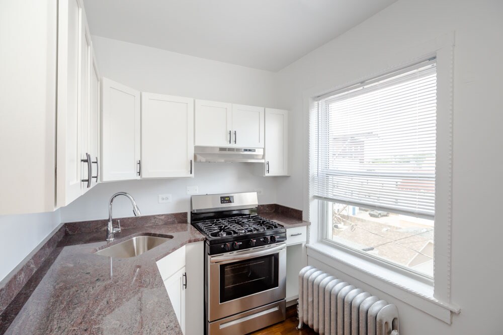 1918 N Drake Ave, Unit 1918-3W in Chicago, IL - Building Photo