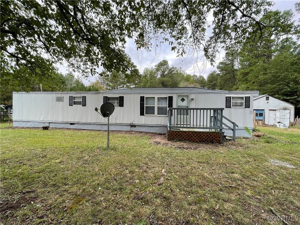 8841 Stagg Run Rd in Charles City, VA - Building Photo