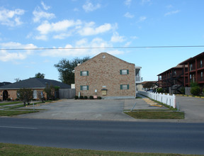 305 W Esplanade Ave in Metairie, LA - Building Photo - Building Photo