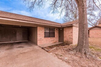 116 Pine Hollow Ln, Unit C in Huntsville, TX - Building Photo - Building Photo