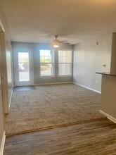 Charleston Place Apartment Homes in Jacksonville, NC - Foto de edificio - Building Photo