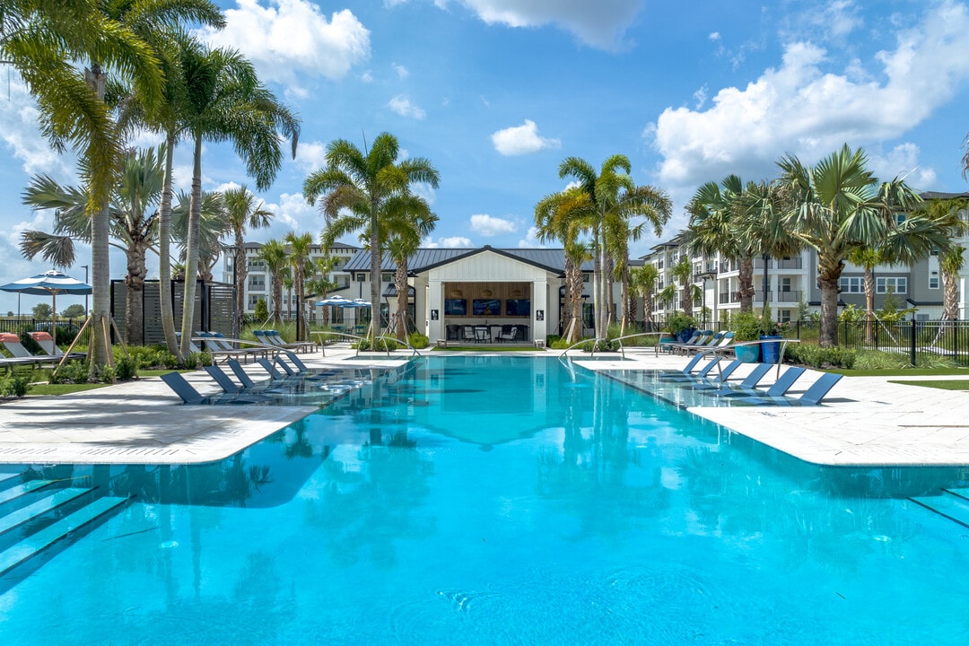 Harper Grove in Davenport, FL - Building Photo