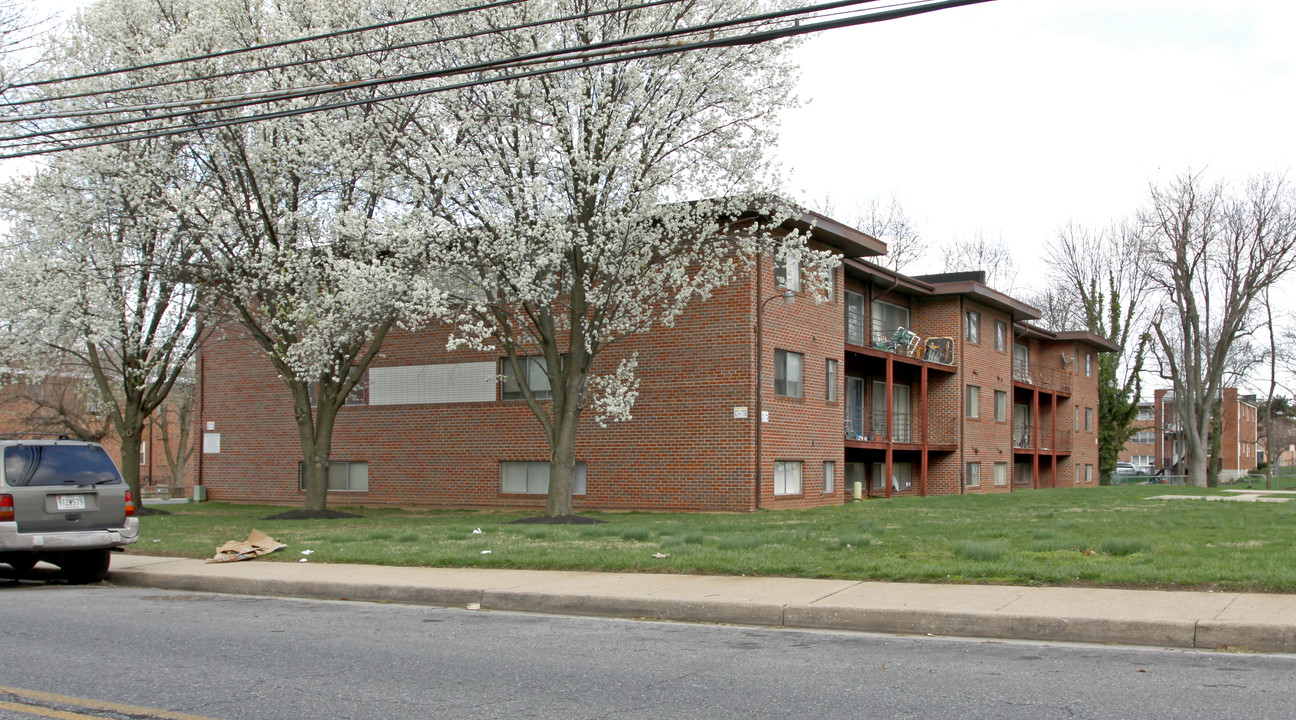 Marbrook Apartments in Pikesville, MD - Building Photo