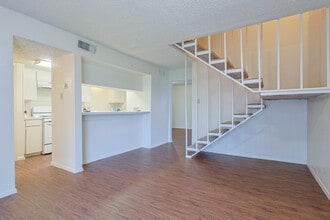 Forest Creek Apartments in Austin, TX - Foto de edificio - Interior Photo