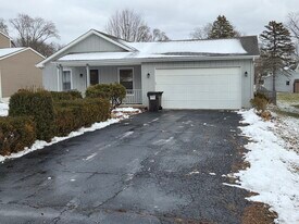 1906 Beach Rd in McHenry, IL - Building Photo