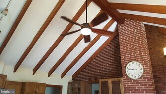 2902 Lower Saucon Rd in Hellertown, PA - Building Photo