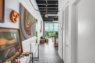 8101 Biscayne Blvd in Miami, FL - Foto de edificio - Building Photo