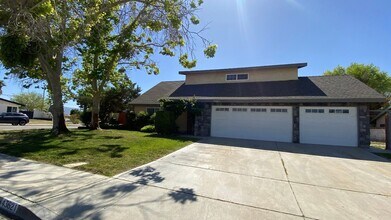 43621 21st St W in Lancaster, CA - Building Photo - Building Photo