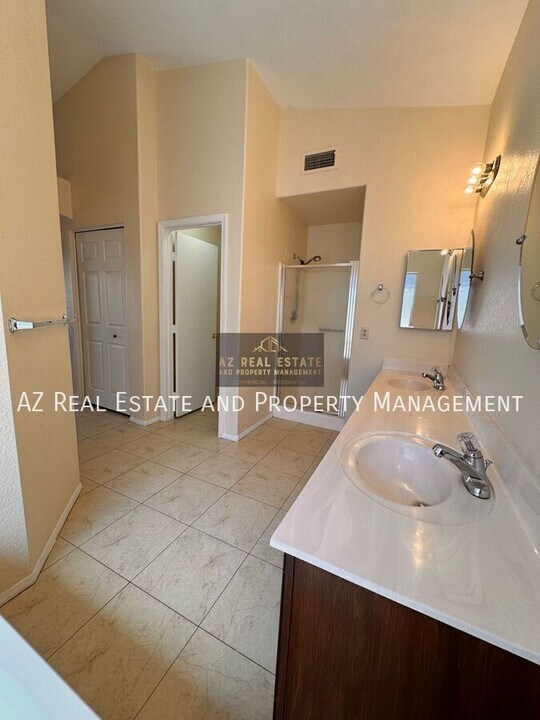 8528 W Pershing Ave in Peoria, AZ - Building Photo