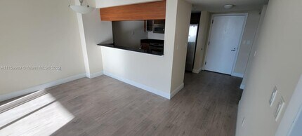 1800 N Bayshore Dr, Unit 2704 in Miami, FL - Building Photo - Building Photo