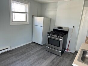 62 Brown St in Waltham, MA - Building Photo - Building Photo