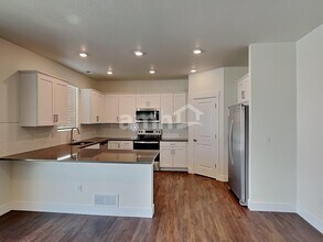 818 S Oak St in Lakewood, CO - Building Photo - Building Photo