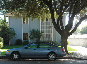 540 Euclid Ave in Pasadena, CA - Foto de edificio - Building Photo