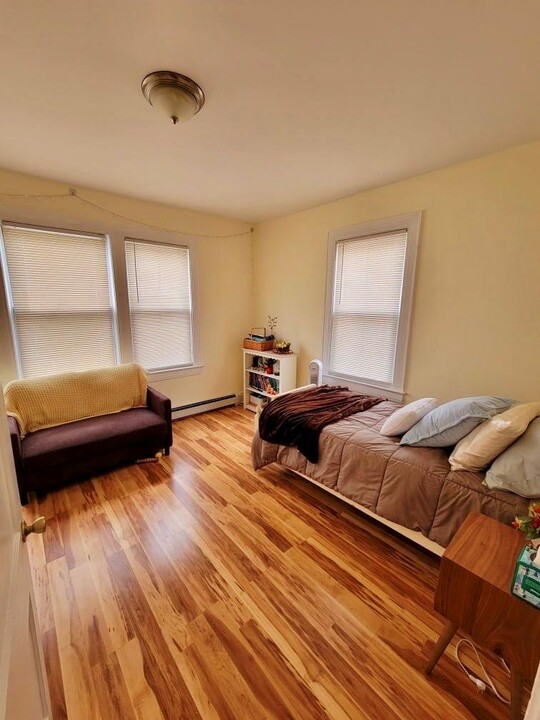 43-77 157th St in Queens, NY - Building Photo