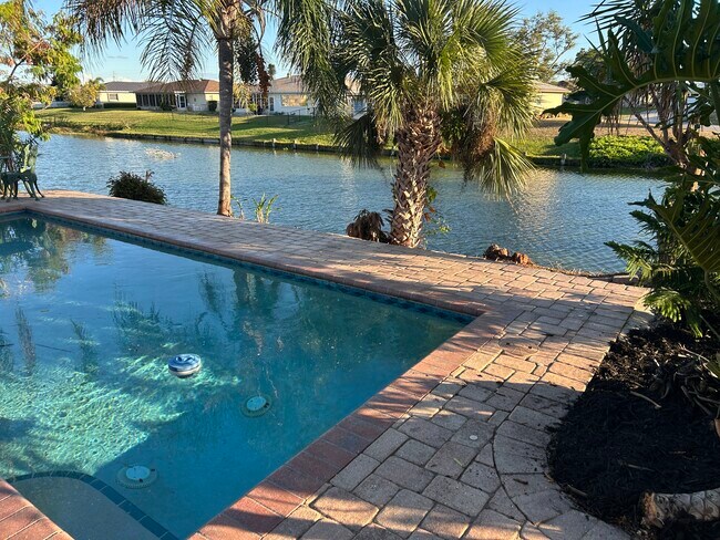 1220 Lakeside Dr in Venice, FL - Building Photo - Building Photo