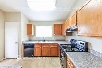 8833 W Vogel Ave in Peoria, AZ - Foto de edificio - Building Photo