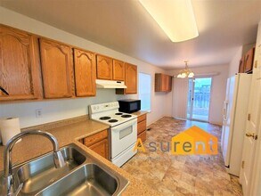 1298 Clearsprings Dr in Medford, OR - Building Photo - Building Photo