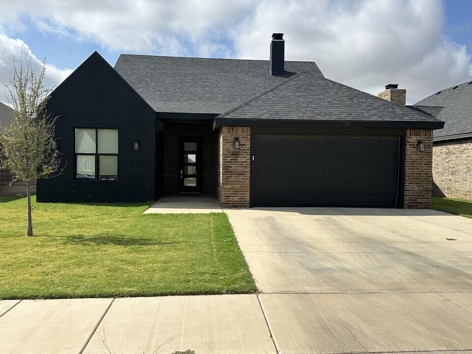 831 N 6th Cir in Wolfforth, TX - Building Photo