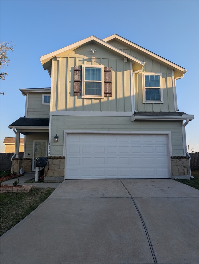 property at 10719 Rustic Walkway Cir