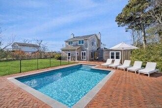 81 Foster Ave in Hampton Bays, NY - Building Photo - Building Photo