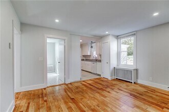 38 Morningside Ln in Portsmouth, RI - Foto de edificio - Building Photo