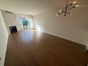850 2nd St, Unit 304 in Santa Monica, CA - Foto de edificio - Building Photo
