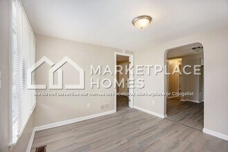 8242 Jackson Ave in Warren, MI - Building Photo - Building Photo