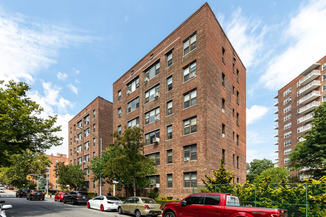 645 W 239th St in Bronx, NY - Building Photo - Building Photo