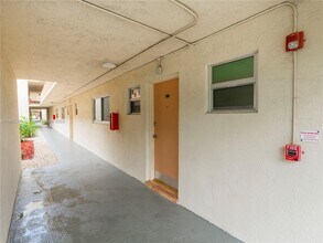10300 Coral Wy in Miami, FL - Building Photo - Building Photo