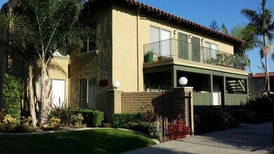 Casa de Mesa Apartments in Anaheim, CA - Building Photo - Building Photo