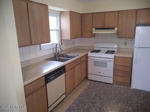 16 Oak Leaf Ln in Toms River, NJ - Building Photo - Building Photo